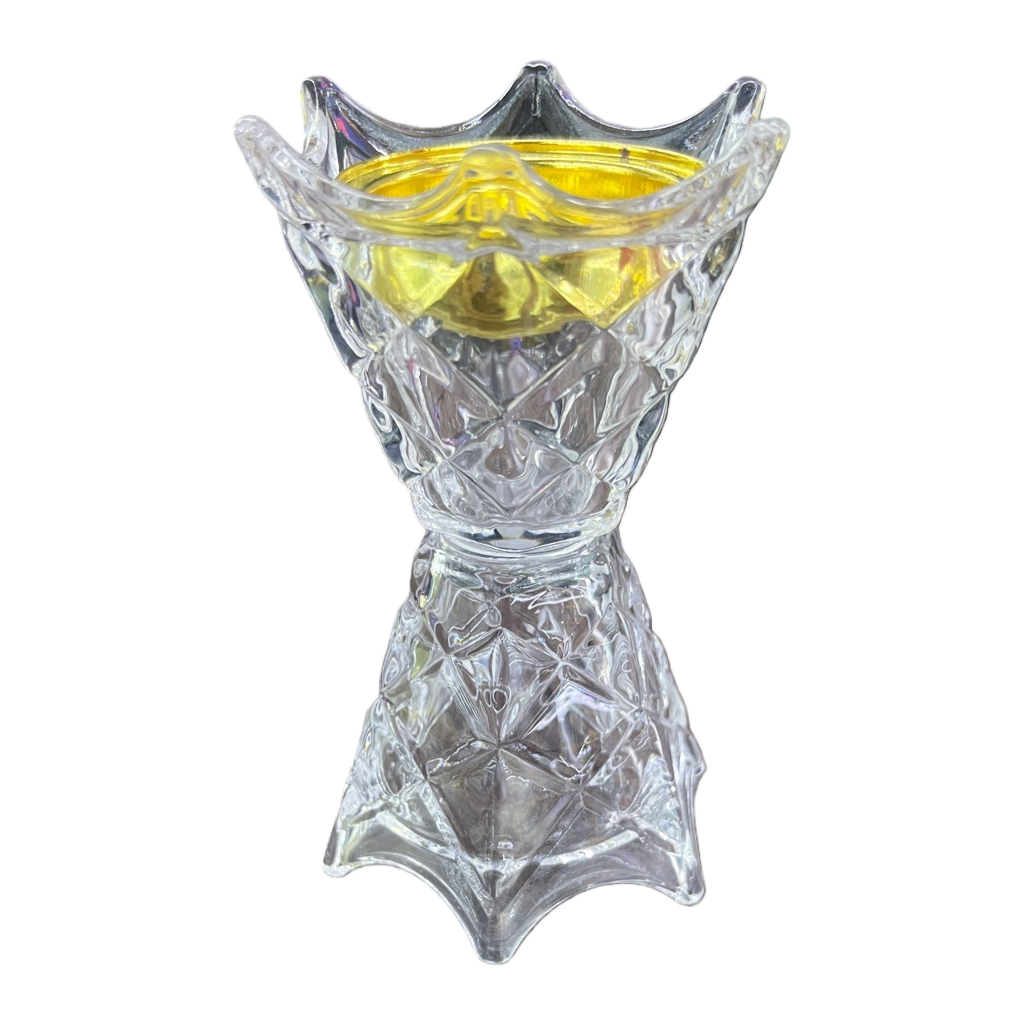 Transparent glass candlestick is a simple and modern home decoration item with a tall candle stand Item Picture