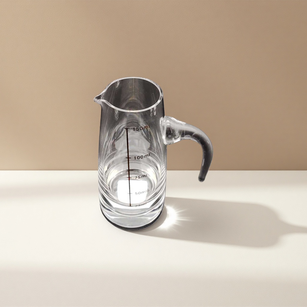 The main body of the transparent glass measuring cup has clear capacity scales and is made of heat-resistant high borosilicate material Application Scenario