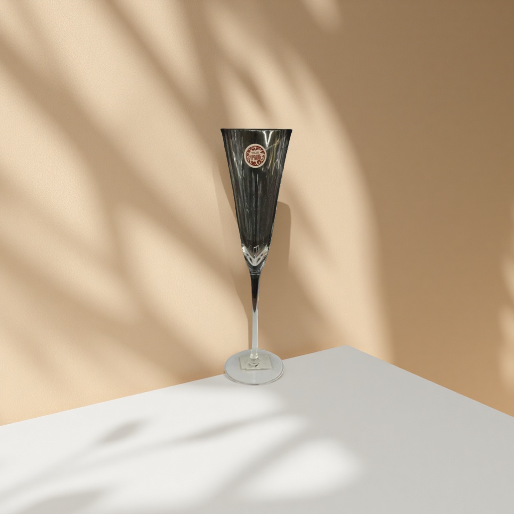 Transparent glass champagne glass, tall wine glass, elegant banquet glass Application Scenario