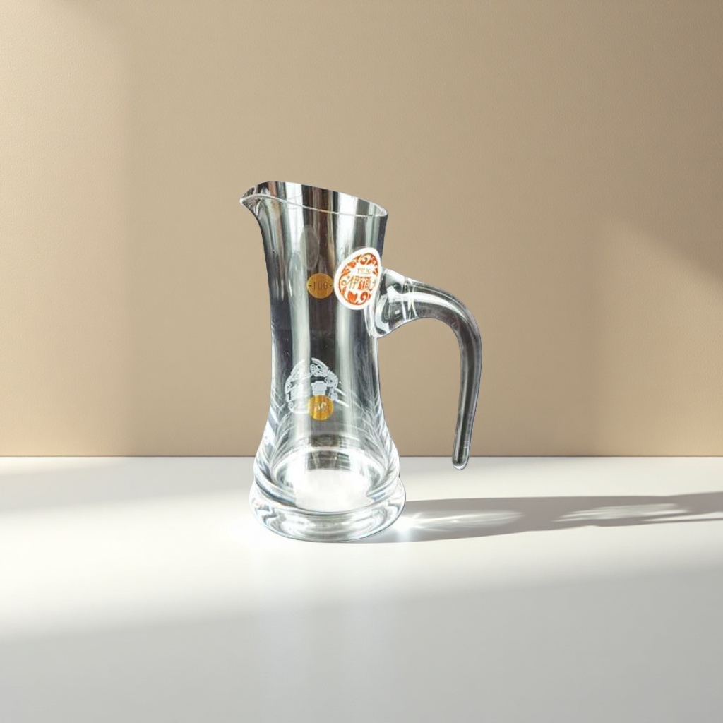 Elegant transparent glass wine dispenser, home decanter, wine pouring vessel and wine set Application Scenario