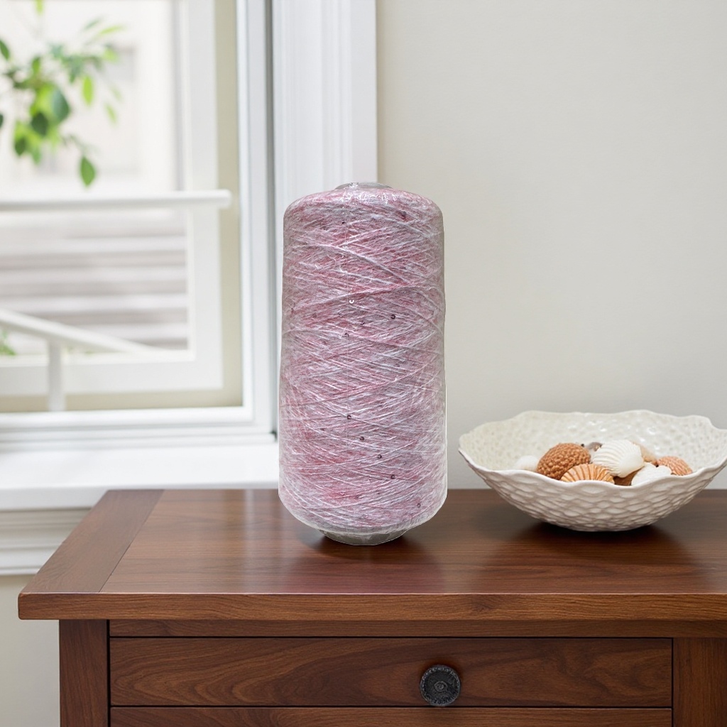 Pink yarn rolls are hand-knitted and crocheted with cotton and nitrile blends, which are soft, soft and skin-friendly Application Scenario