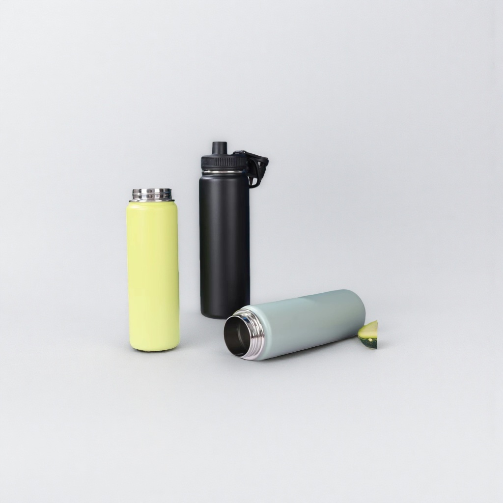 This 304 stainless steel insulated water cup is large in capacity and portable for both office and household use