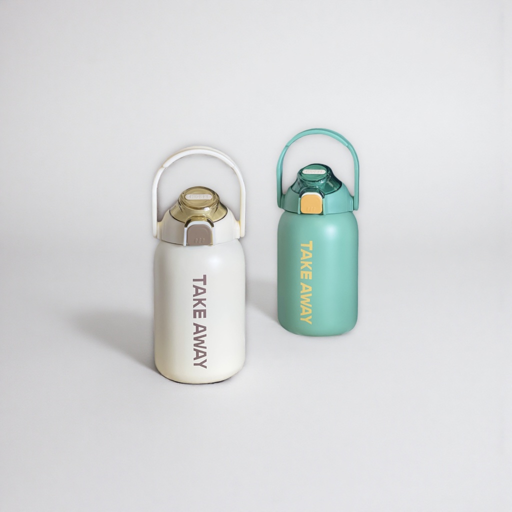 Stainless steel insulated water bottle, 1.5L large capacity, portable for outdoor use Application Scenario