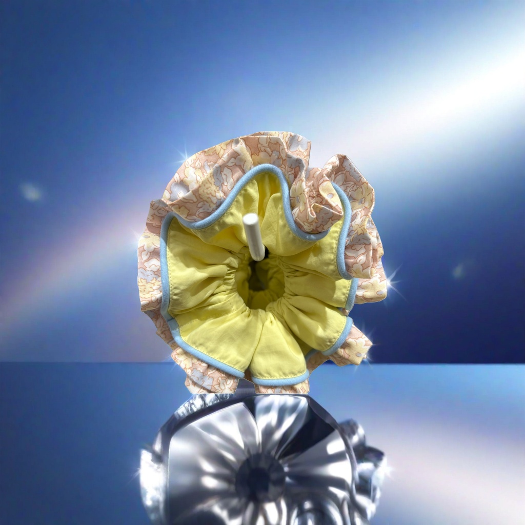 The flower-patterned fabric hair band is soft, skin-friendly and has good elasticity, suitable for daily hair tying Application Scenario