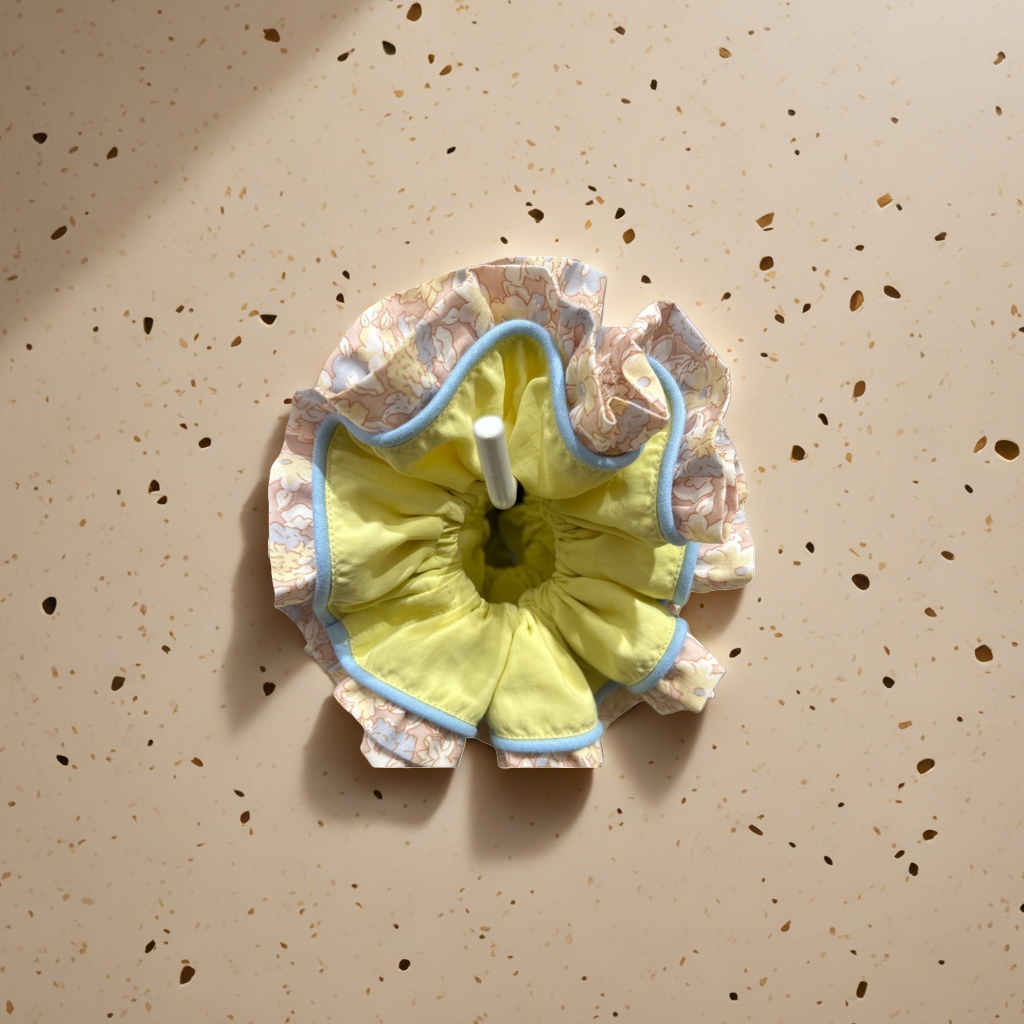 The flower-patterned fabric hair band is soft, skin-friendly and has good elasticity, suitable for daily hair tying details Picture