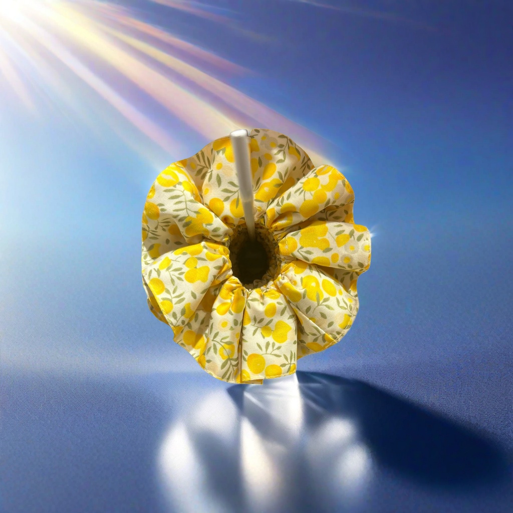 The lemon-patterned hair band is soft, elastic, and does not harm hair. It is a cute, fresh and versatile headwear Application Scenario