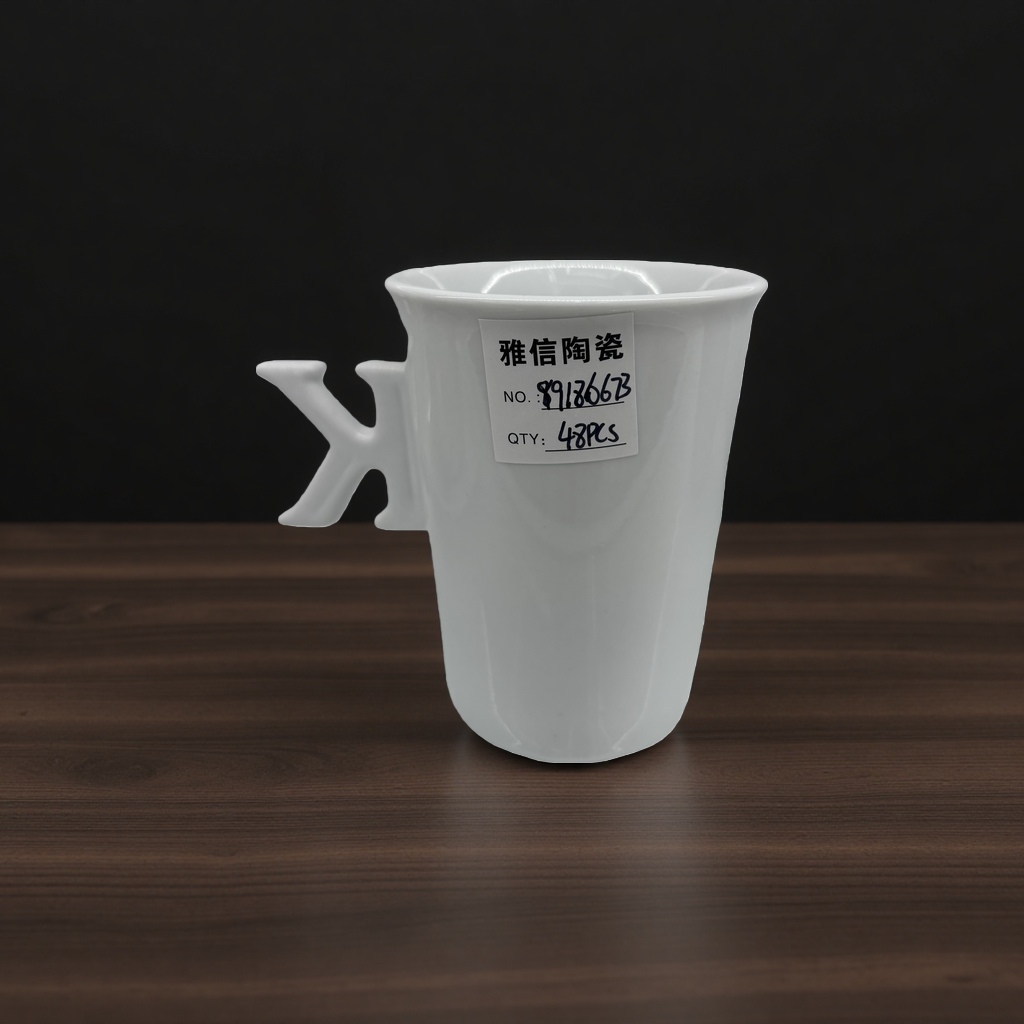 白色陶瓷杯主体产品图