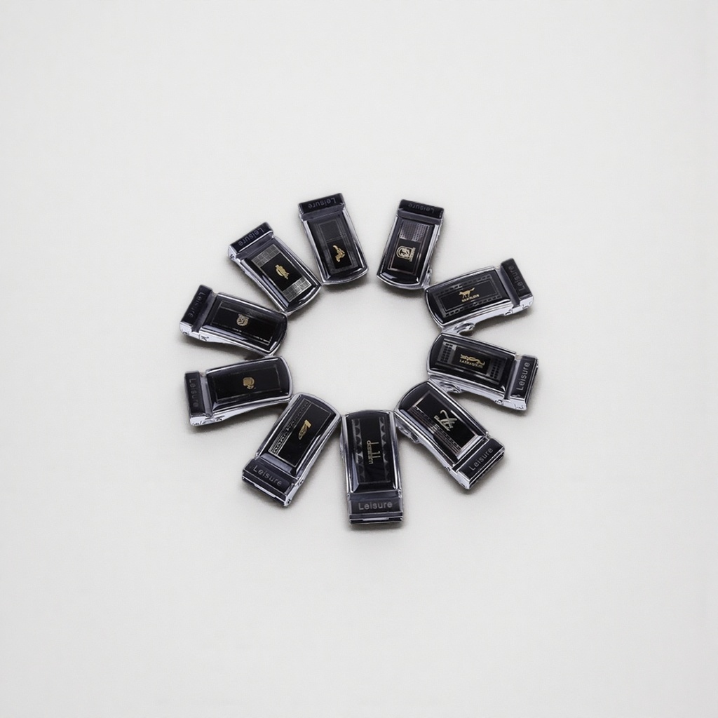Metal belt buckle fashionable and versatile men's belt accessory 155129510 Application Scenario