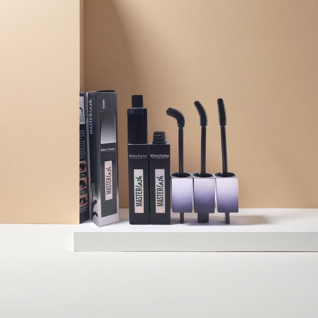 MASTERLash Long and Curly Mascara display image: Long-lasting without smudge