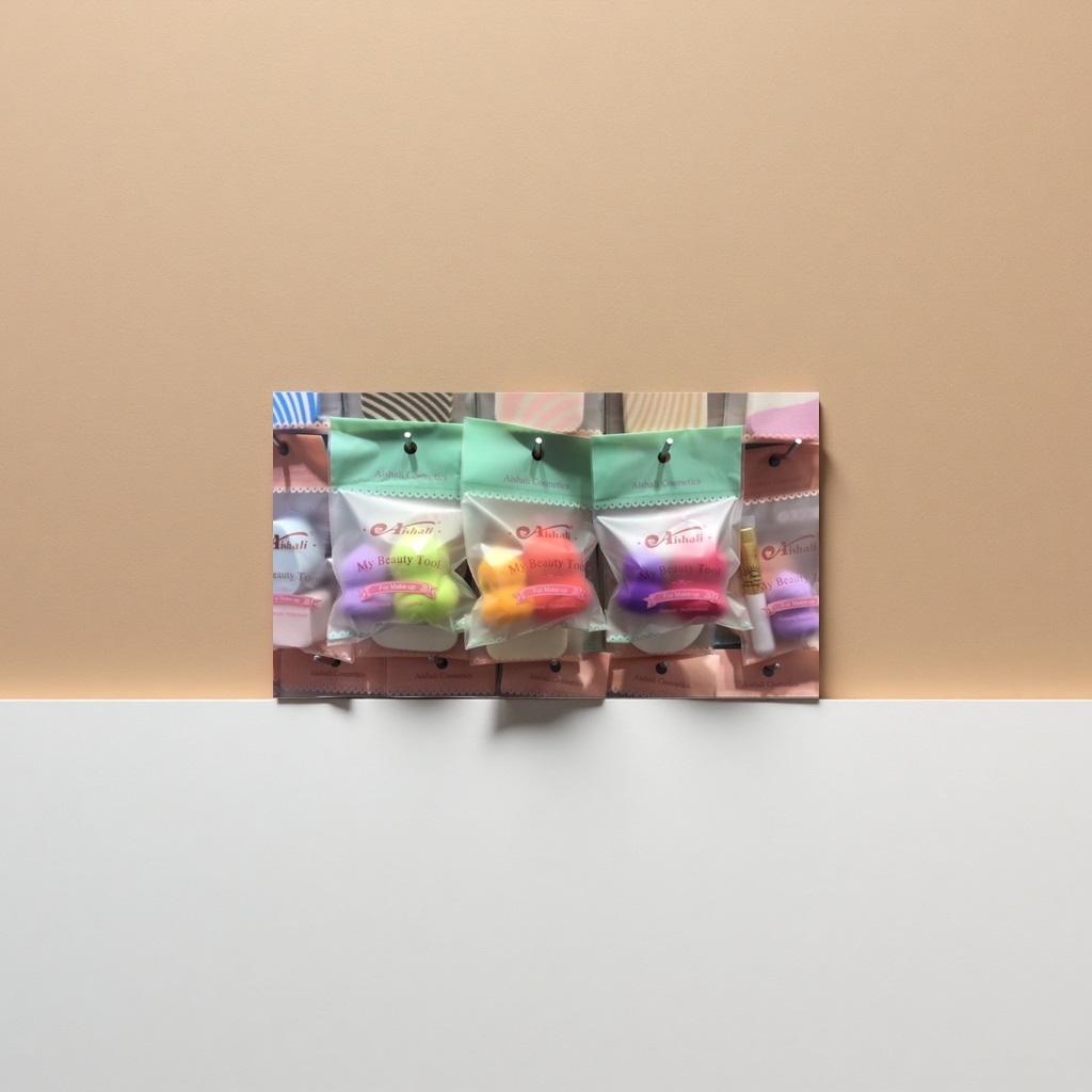 Makeup tools: Makeup sponge, powder puff, makeup egg, makeup application tools, porous, flexible and easy to clean