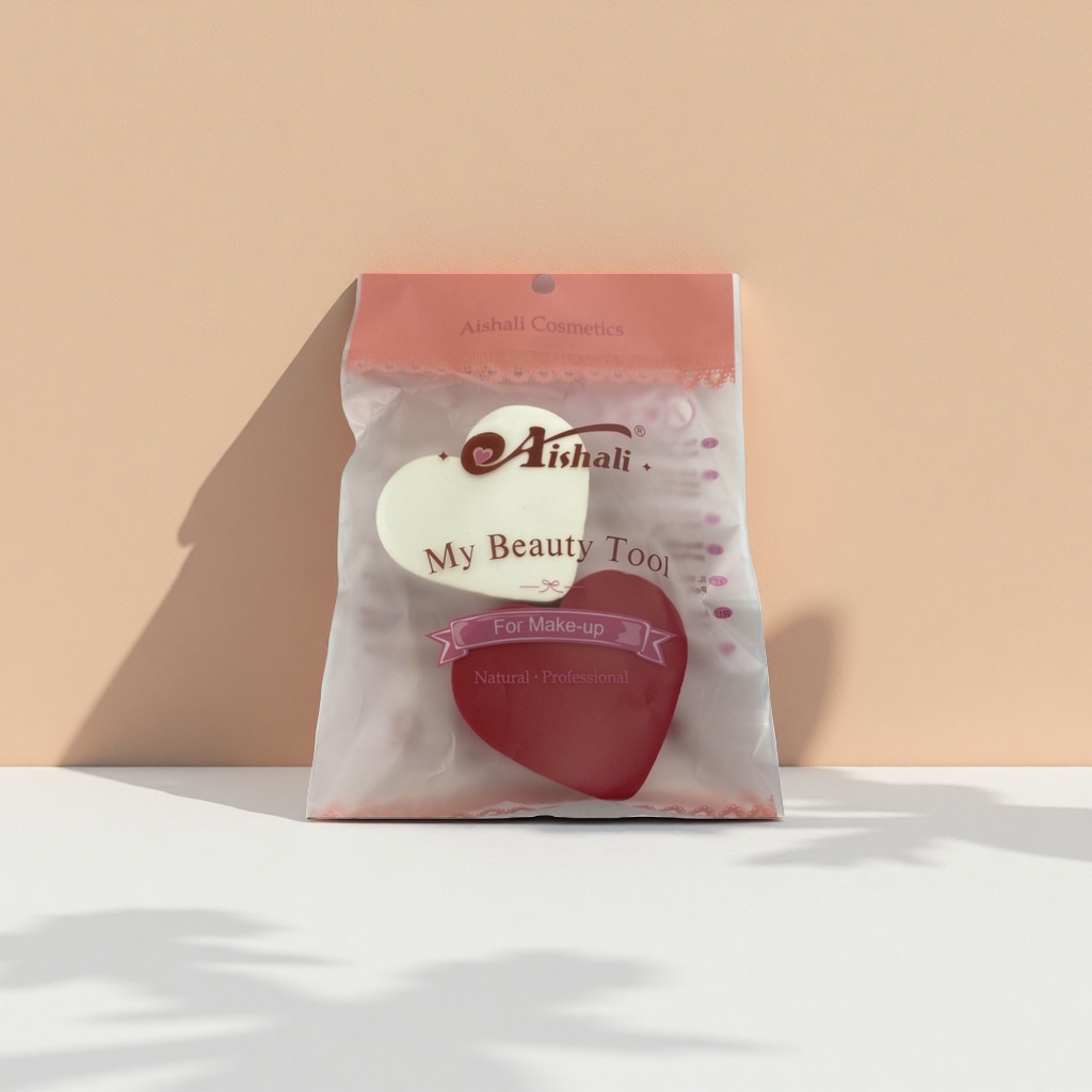 The heart-shaped beauty tool, the makeup sponge, adheres well to makeup, does not absorb powder, is soft, bouncy and easy to clean
