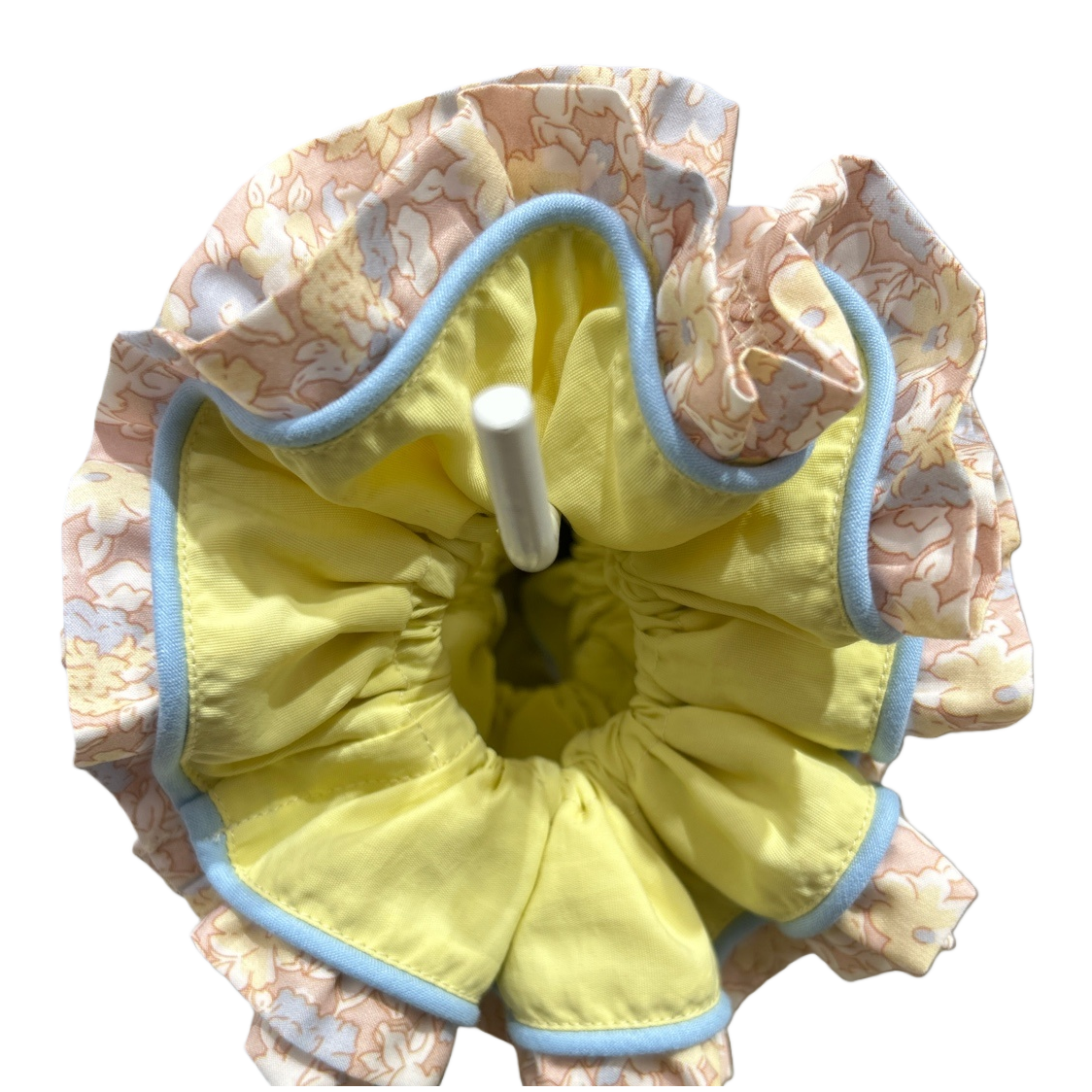 The flower-patterned fabric hair band is soft, skin-friendly and has good elasticity, suitable for daily hair tying Item Picture