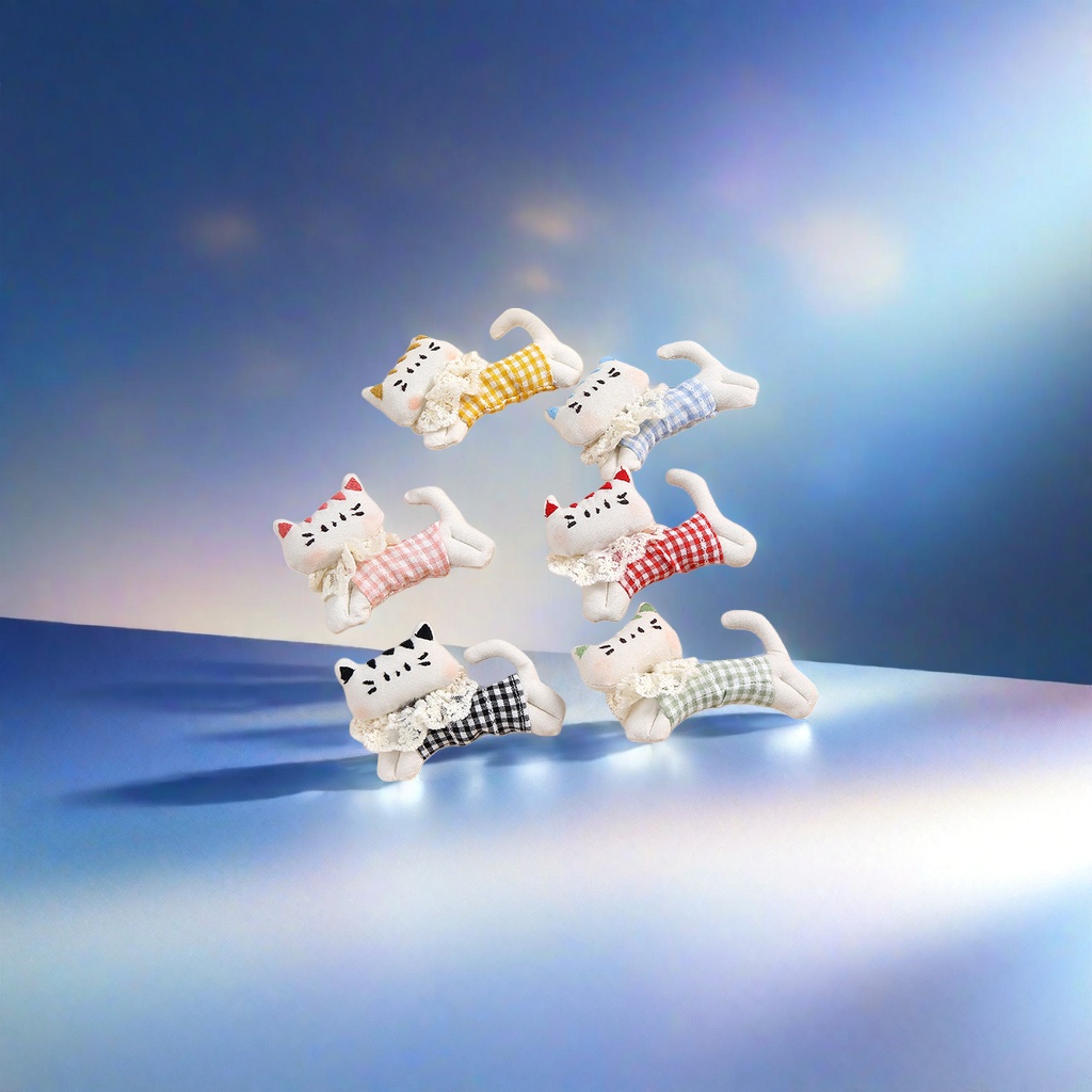 Cute cat-shaped hairpins, cartoon headwear for girls, sweet and adorable kitten hairpins Application Scenario
