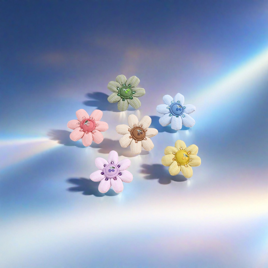 Flower-shaped hair clips are sweet and cute. They are versatile, simple and fashionable headwear for young girls Application Scenario