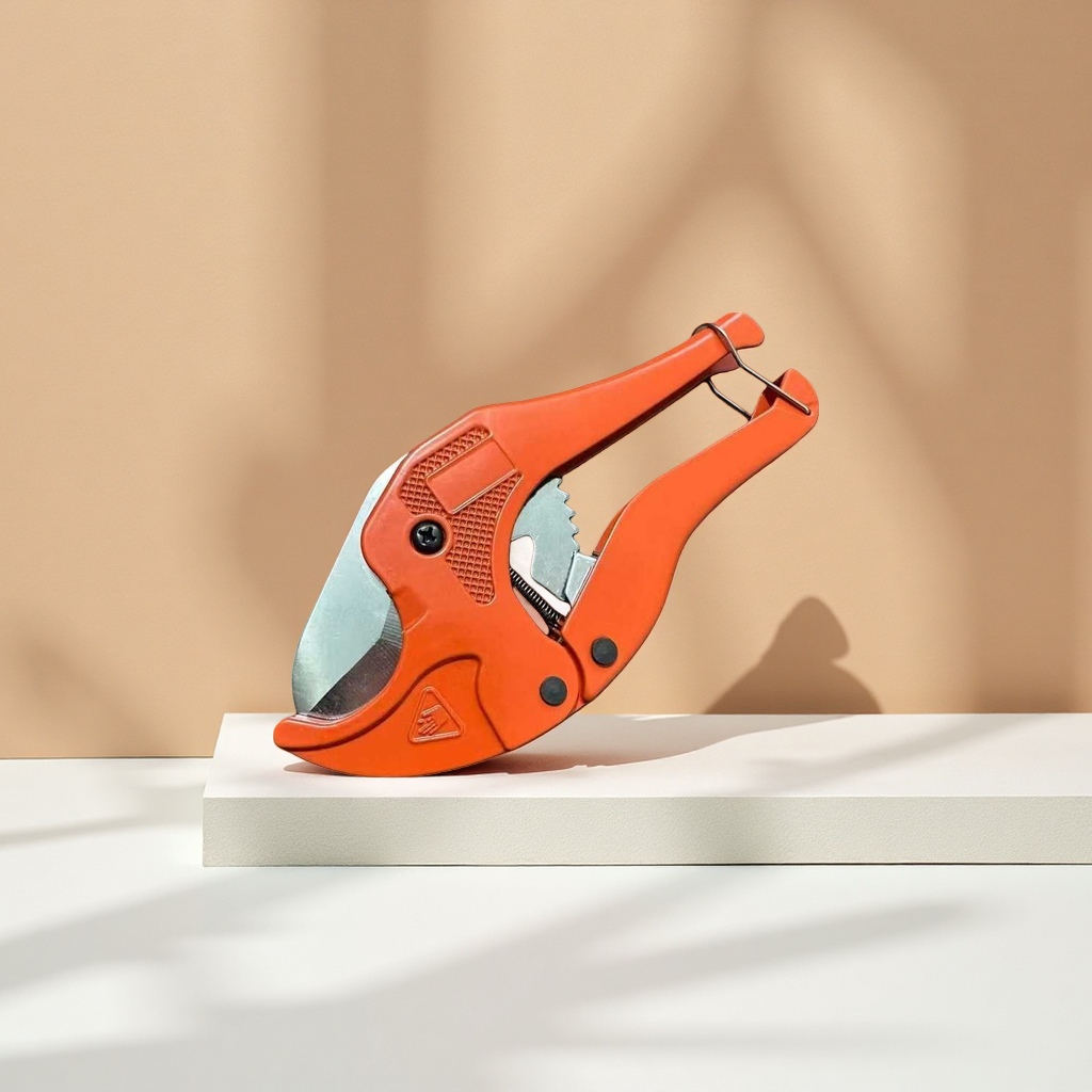 Orange pipe wrench, professional-grade force-applying pipe wrench, durable and anti-slip pipe wrench tool
