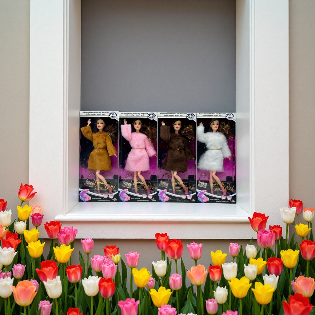 Fashionable dolls come with four different colored plush coats Application Scenario