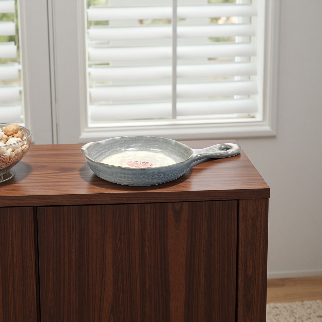 Ceramic small pot, a multi-functional mini health pot for home frying, stir-frying, stewing and boiling Application Scenario