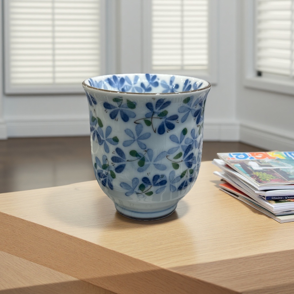Blue floral pattern ceramic cup, household mug, tea cup, coffee cup, high-temperature glazed surface details Picture