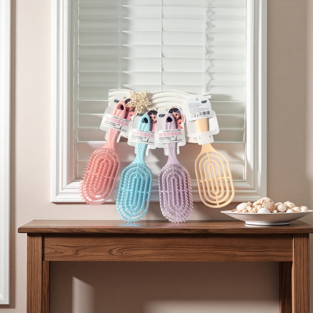 The high top of the head with a fluffy comb ensures smooth hair without causing damage. The wide-toothed massage comb features a grand and simple design