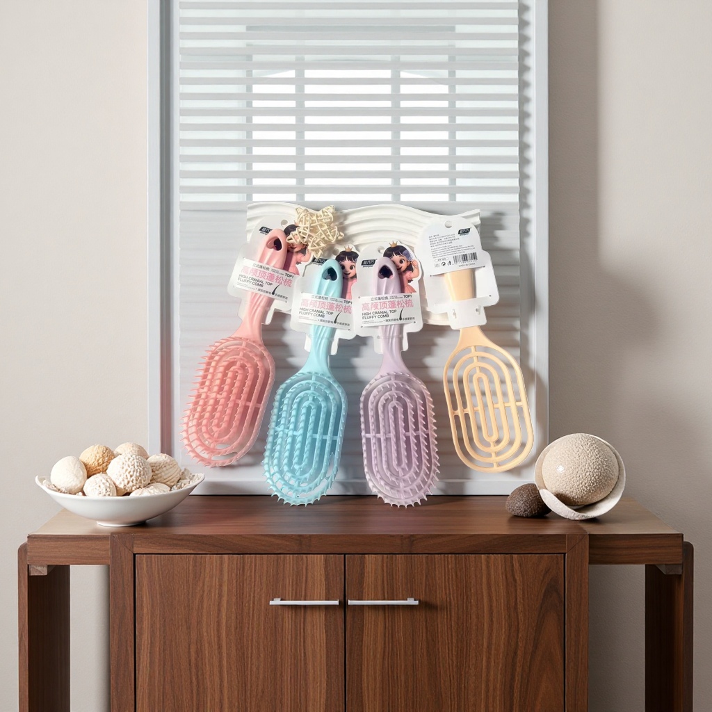 The high top of the head with a fluffy comb ensures smooth hair without causing damage. The wide-toothed massage comb features a grand and simple design Application Scenario