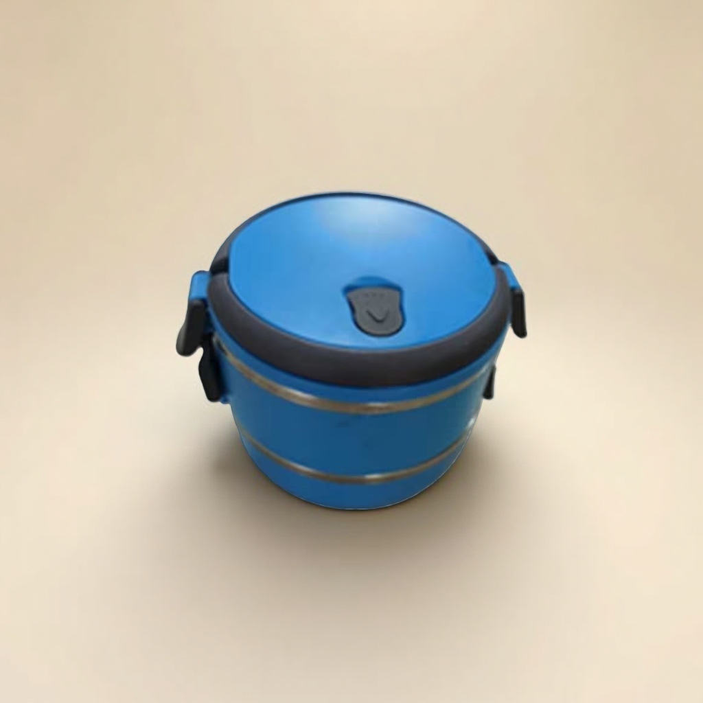 Blue portable lunch box with lid, sealed, leak-proof and insulated lunch box Application Scenario