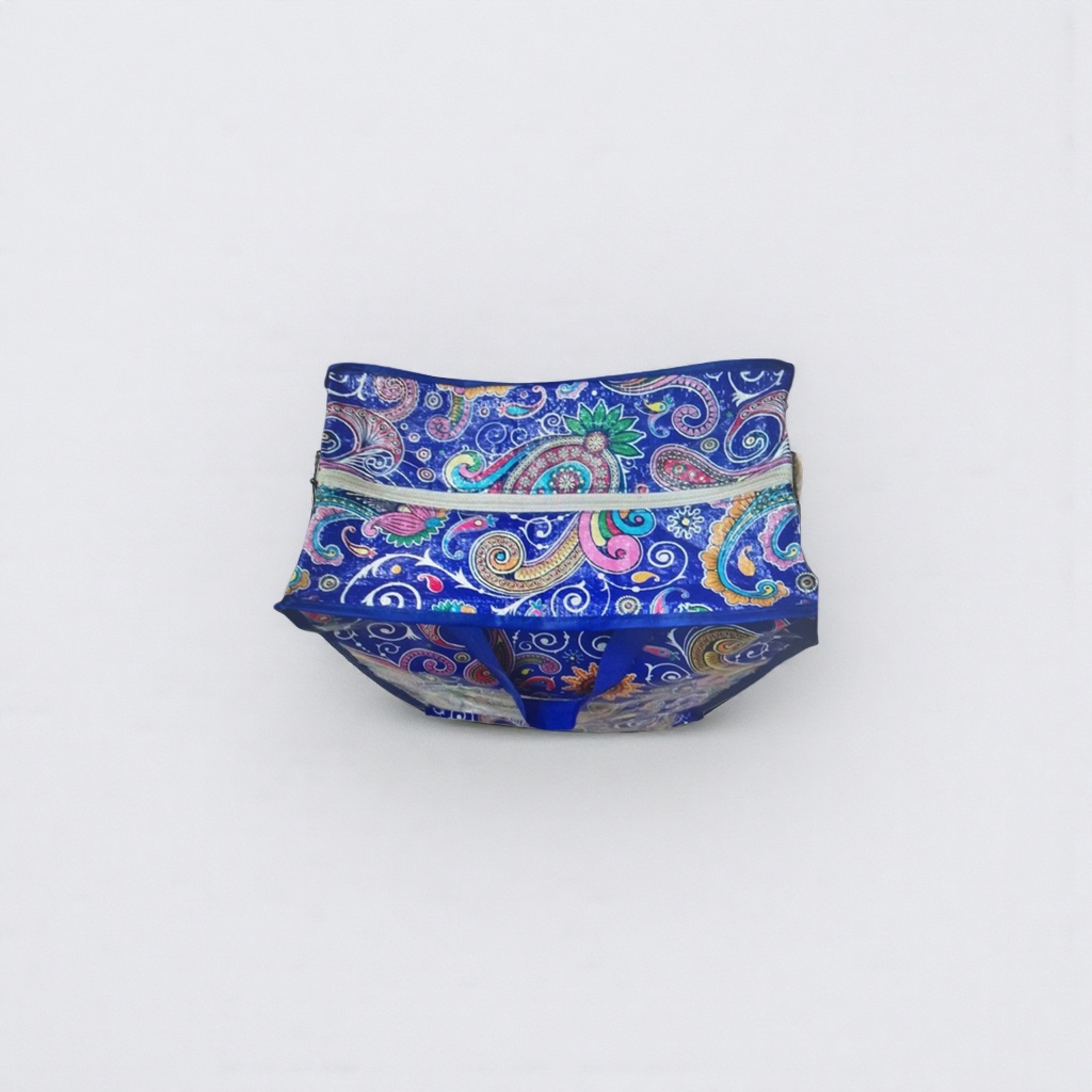 Colorful patterned handbags are fashionable and eco-friendly shopping bags that can be reused and have a large capacity