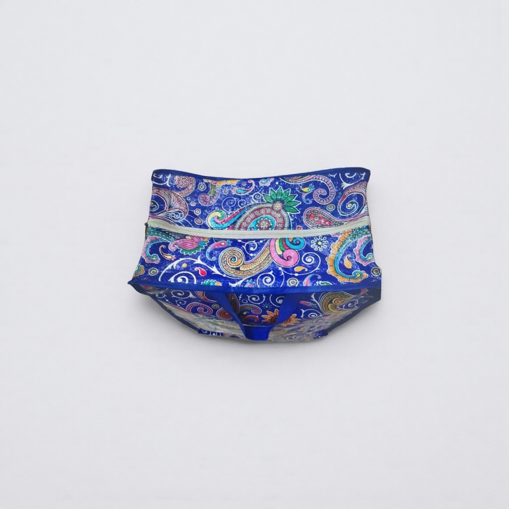 Colorful patterned handbags are fashionable and eco-friendly shopping bags that can be reused and have a large capacity Application Scenario