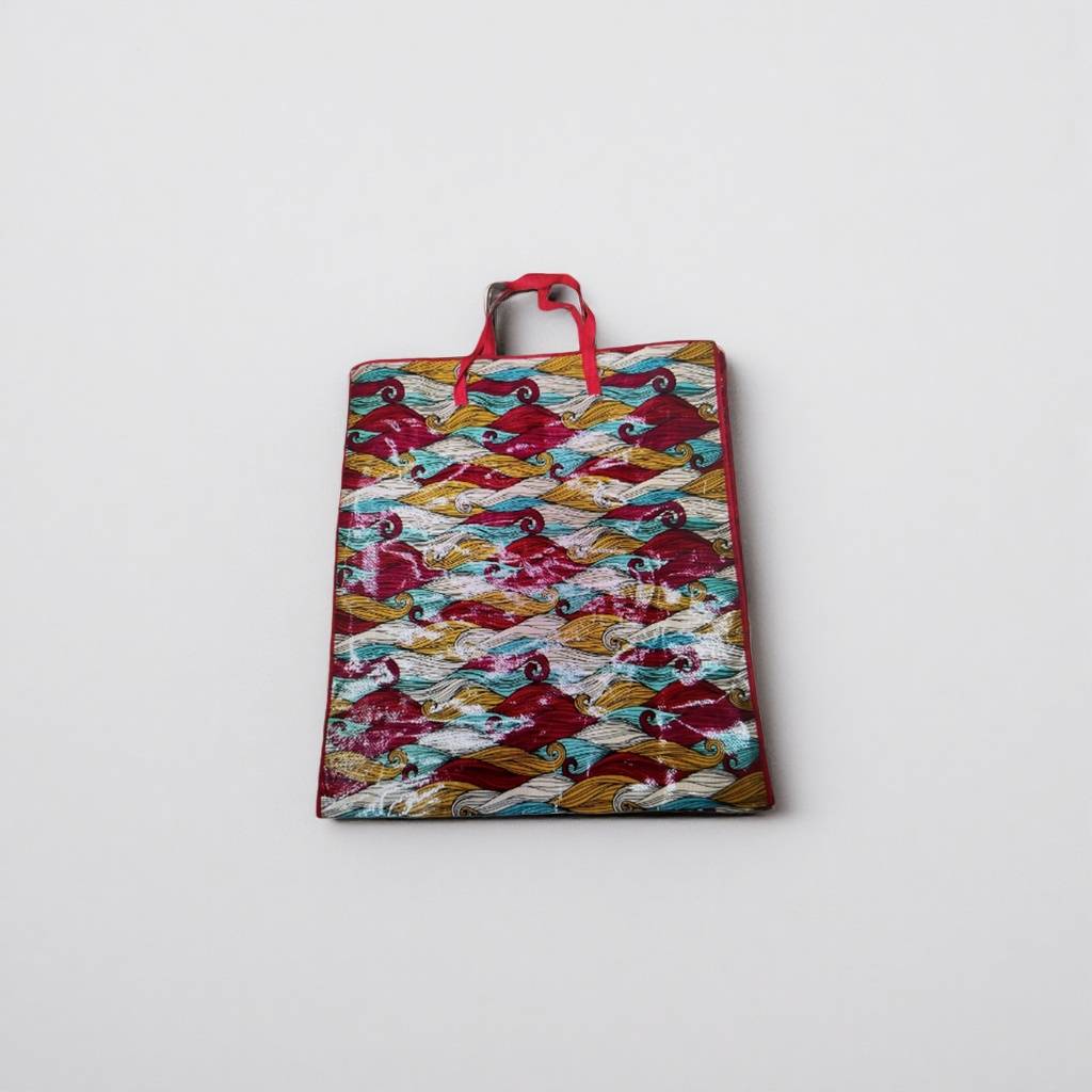 Colorful wave-patterned handbags, eco-friendly non-woven fabric reusable shopping bags Application Scenario