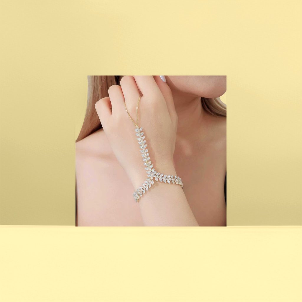 Jewelry bracelet, fashionable and light luxury, a perfect accessory for ladies, exquisite gift. 095856272 Application Scenario