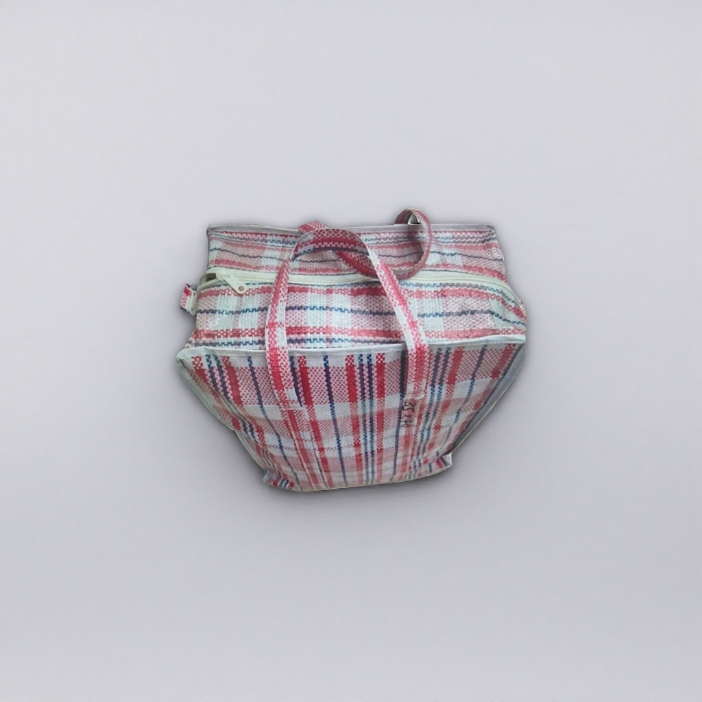 This checkered pattern handbag is a fashionable and versatile single-shoulder bag for women Specification image