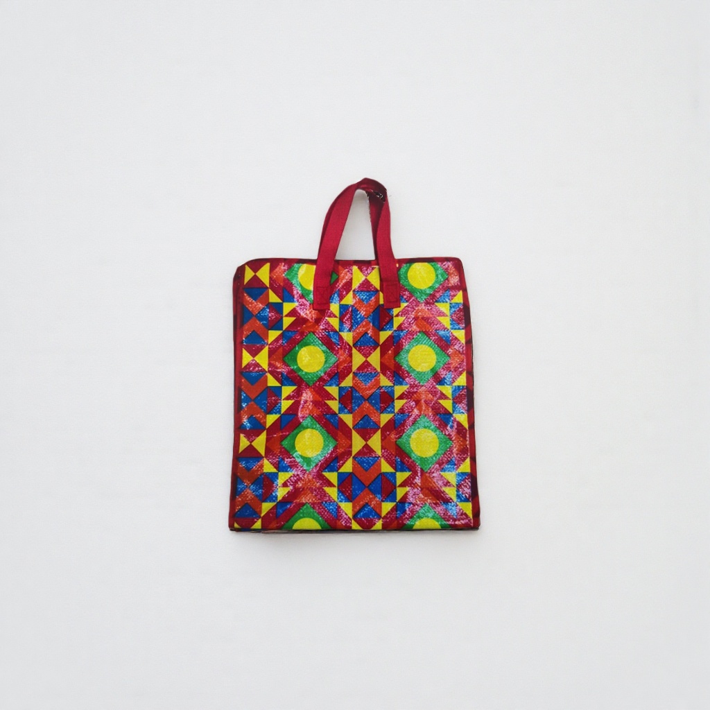 Colorful geometric pattern handbag, fashionable, simple and eco-friendly shopping bag 100109128 Application Scenario