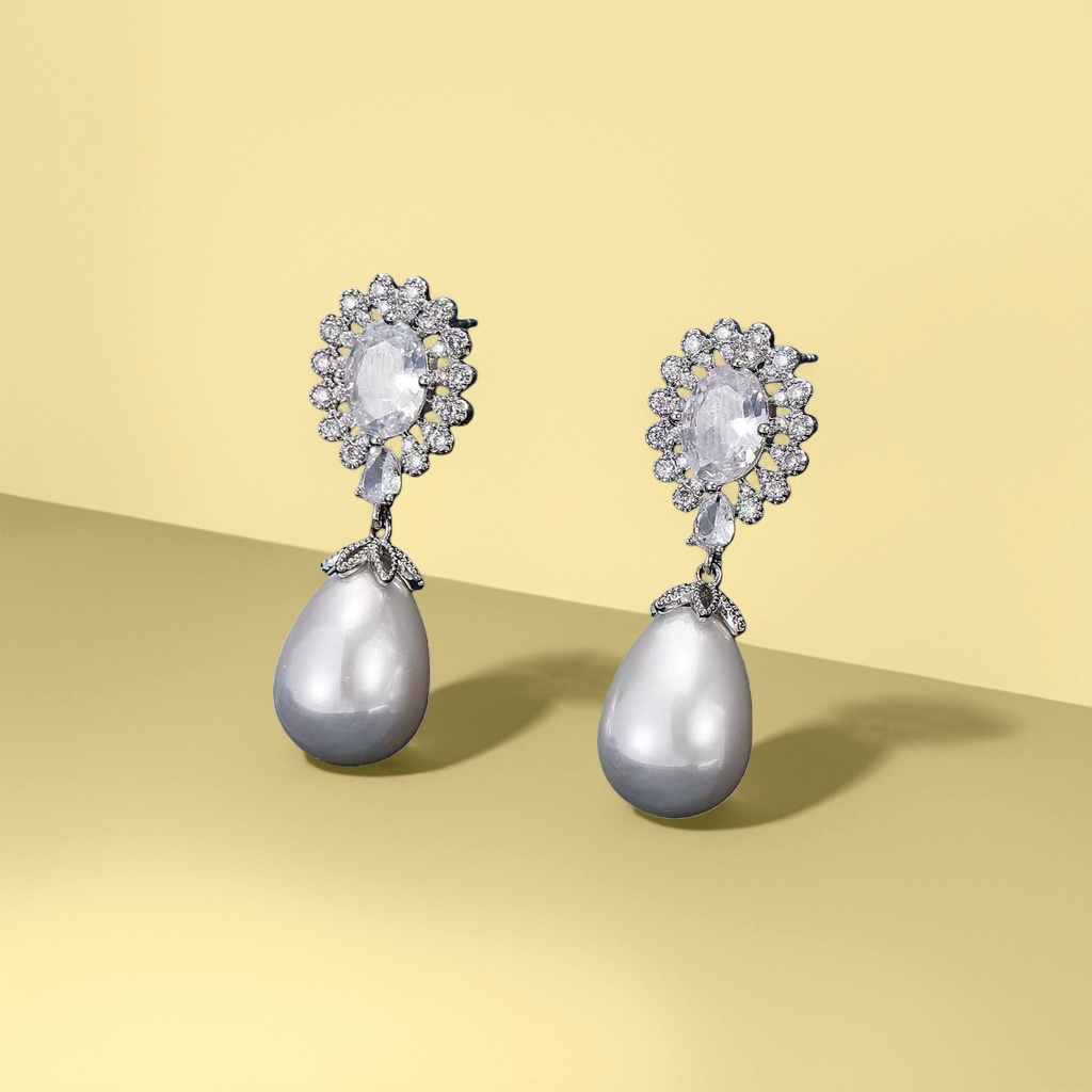 Pearl earrings, women's fashionable and light luxury earrings, 18K gold-plated earrings details Picture