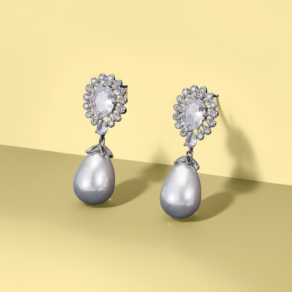 Pearl earrings, women's fashionable and light luxury earrings, 18K gold-plated earrings