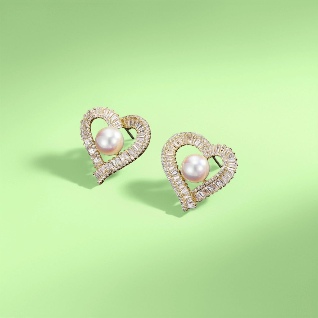 A pair of fashionable and elegant heart-shaped pearl earrings for women