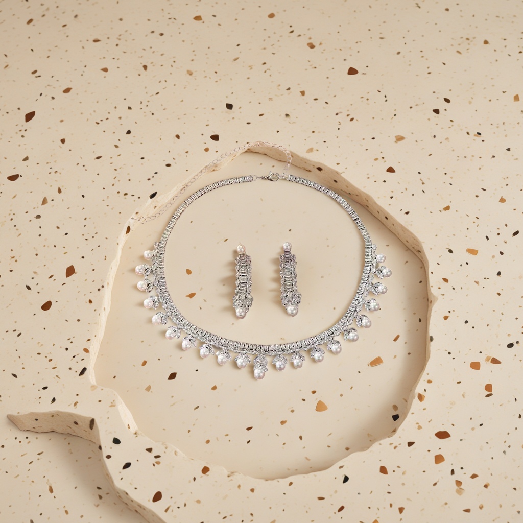 Jewelry, necklaces and earring sets are fashionable and versatile for women