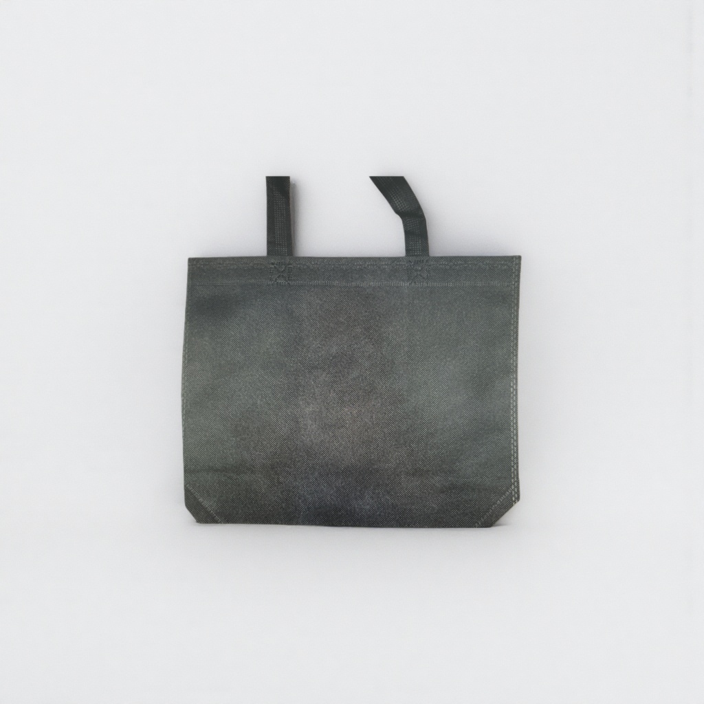 The black non-woven fabric handbag has a thickened main body, is durable, environmentally friendly and reusable