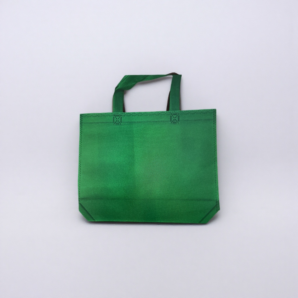 The green non-woven fabric bag is an eco-friendly hand-held shopping bag that can be reused and is simple and elegant Specification image