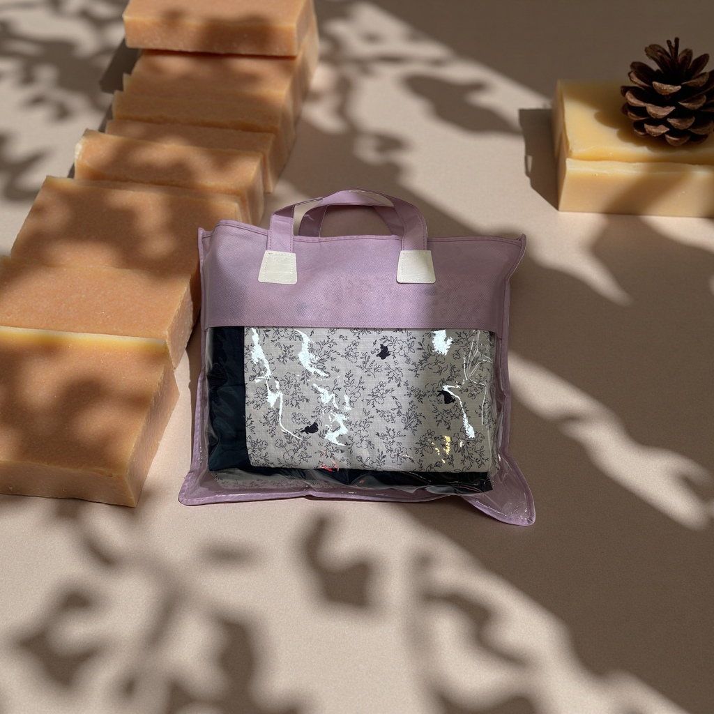 The pink handbag is a simple, fashionable and eco-friendly shopping bag with a foldable large capacity details Picture