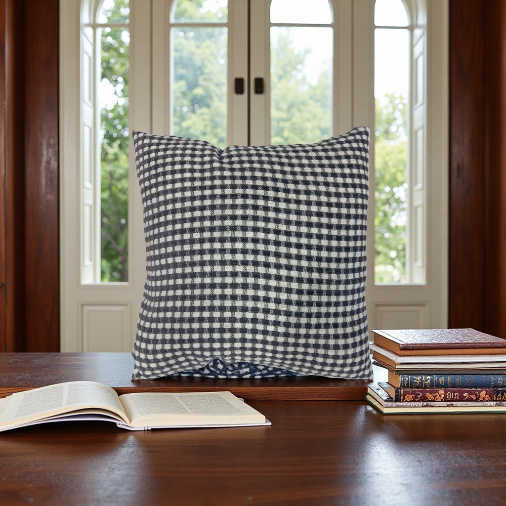 Black and white checkered Nordic-style throw pillow, fashionable home decoration, comfortable cotton and linen material