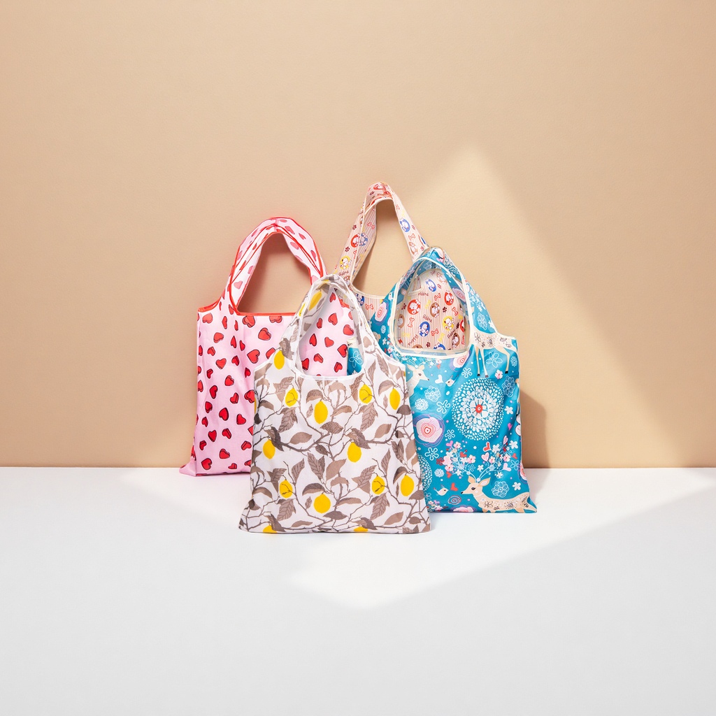 Printed pattern shopping bags, large-capacity eco-friendly tote bags, foldable portable shopping bags Application Scenario
