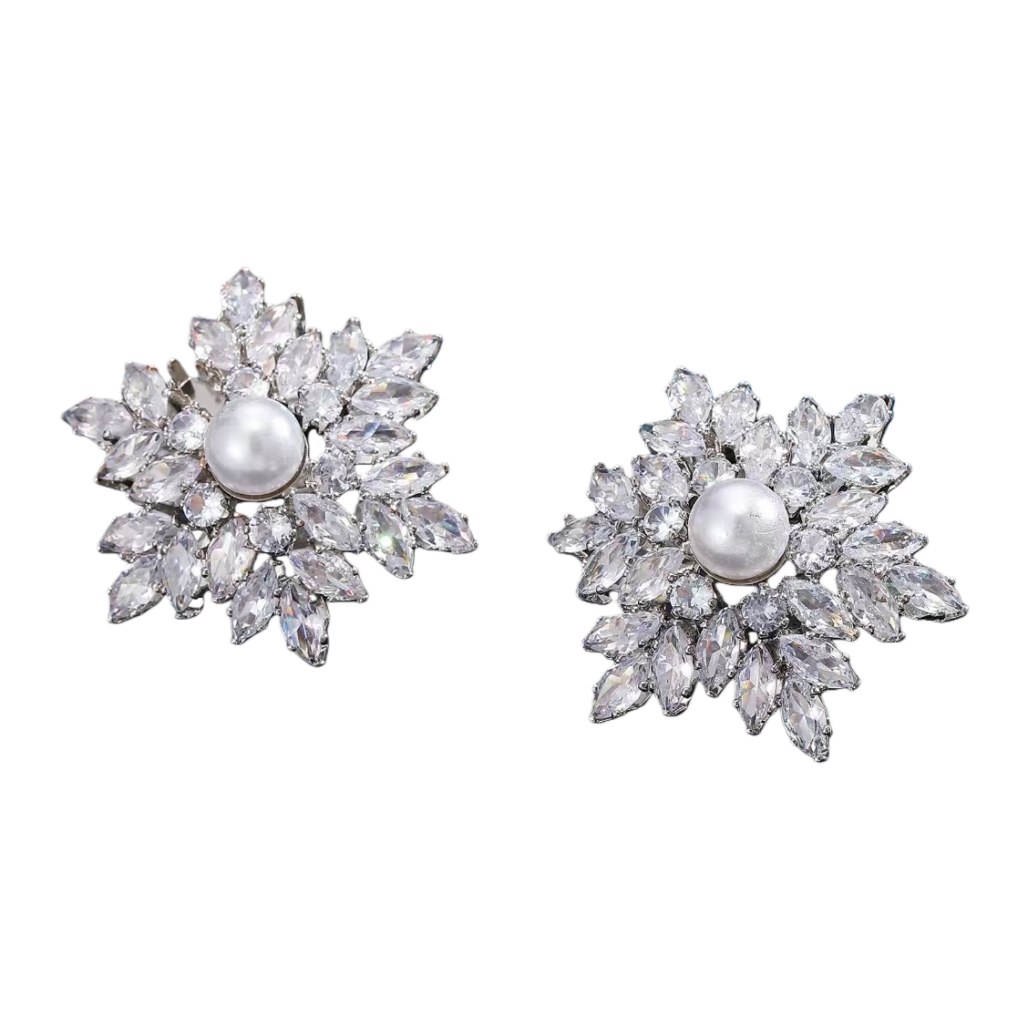 Jewelry earrings with a fashionable and light luxury design feel are versatile for women's daily wear Item Picture