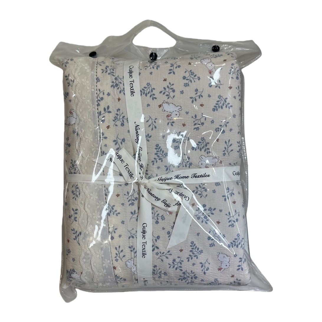 The packaged bedding quilt is made of pure cotton double palace cocoon silk, warm in winter and cool in summer Item Picture