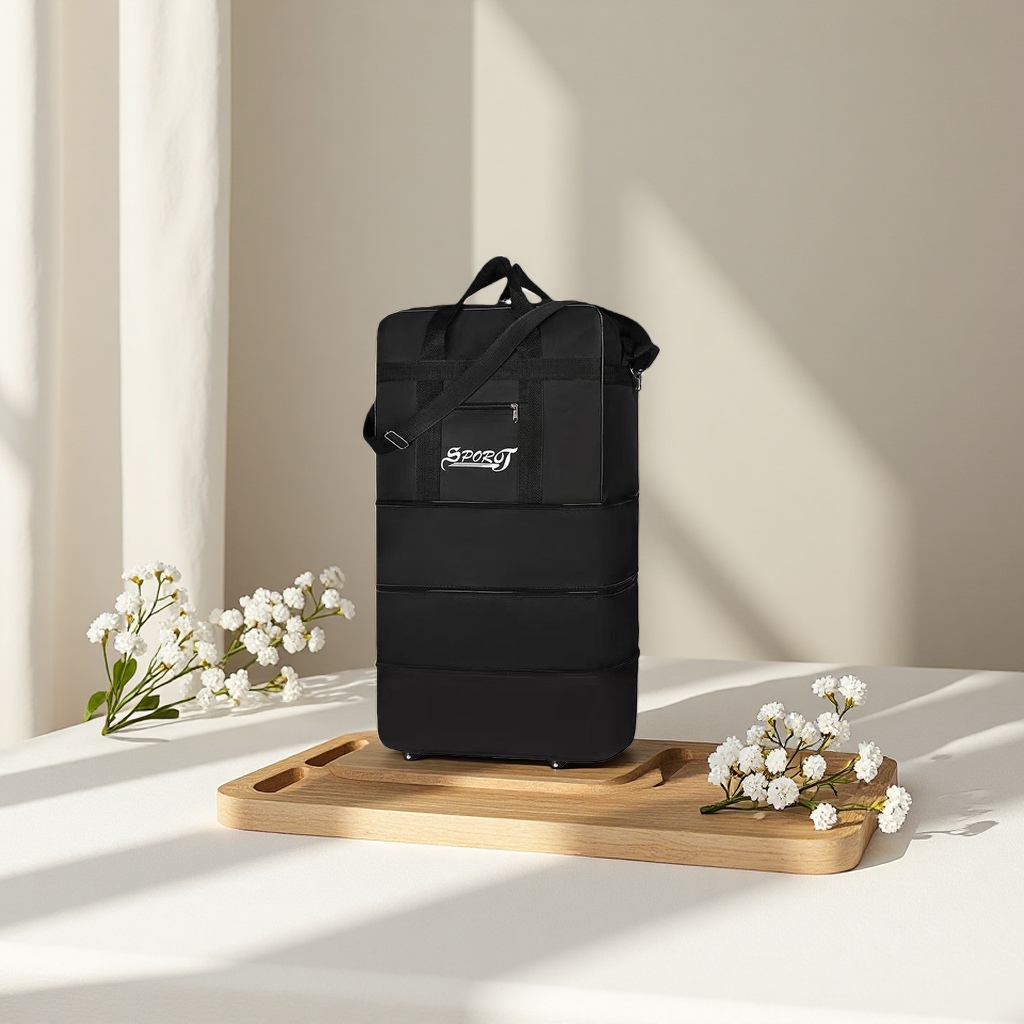 The black travel bag is lightweight, wear-resistant and has a large capacity. It is suitable for both men and women Application Scenario
