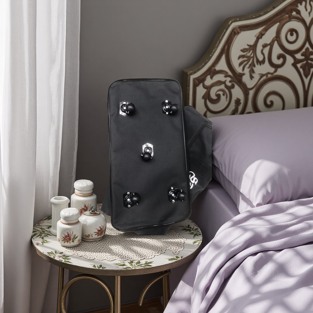 The black travel bag is lightweight, wear-resistant and has a large capacity. It is suitable for both men and women. 162629314