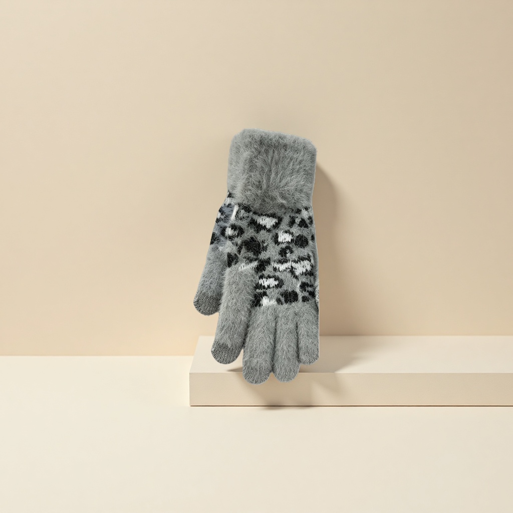 The top of the grey leopard-print knitted plush gloves is decorated with fluffy elements Specification image