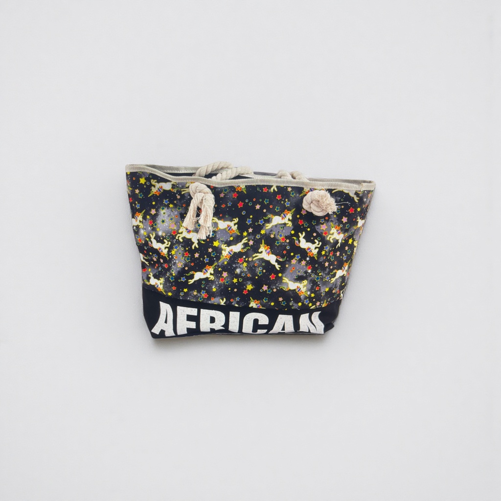 This printed pattern handbag is a fashionable and versatile single-shoulder bag for women Specification image
