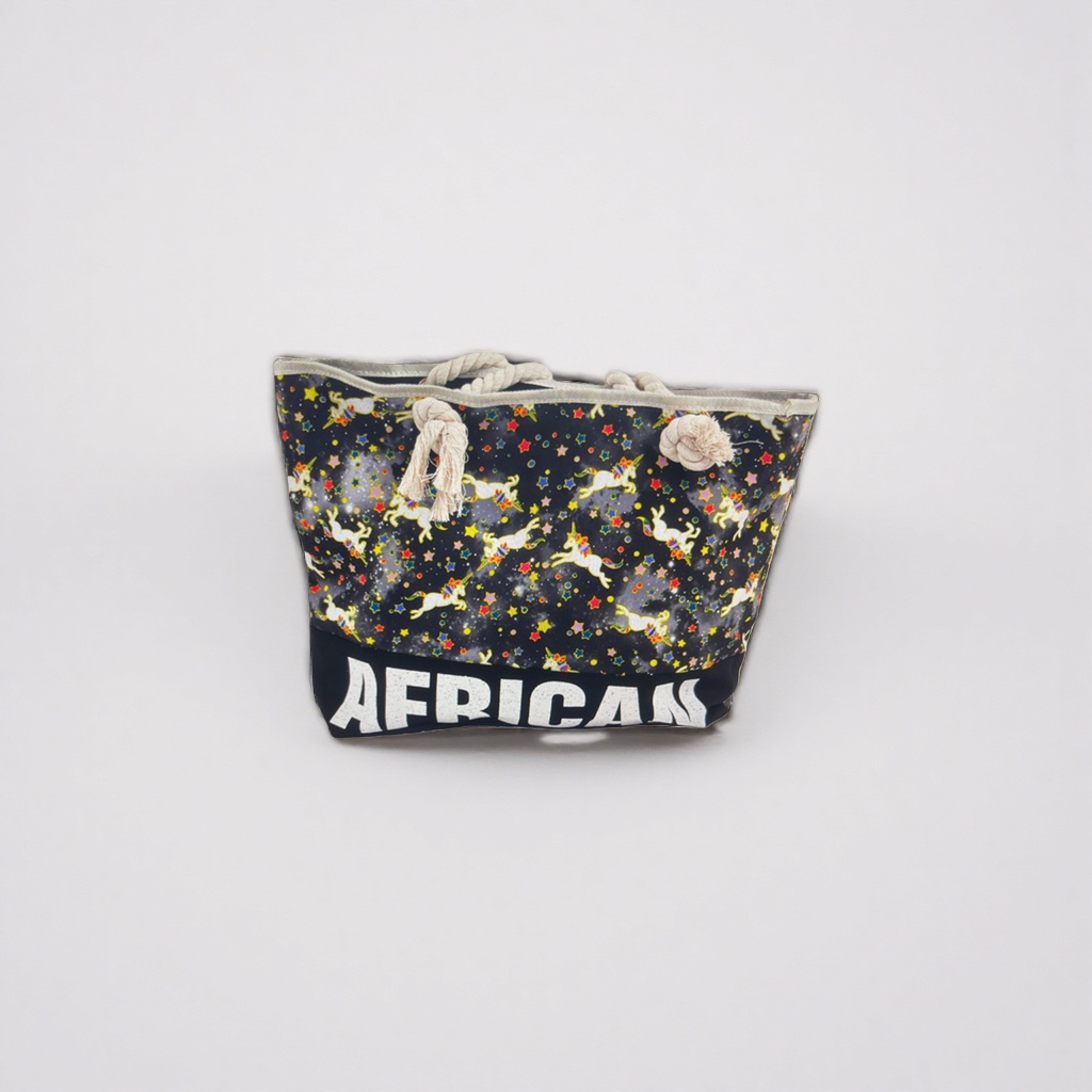 This printed pattern handbag is a fashionable and versatile single-shoulder bag for women Application Scenario