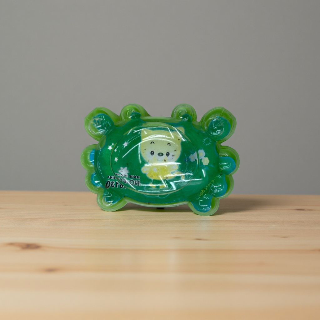 Green crab cartoon-shaped pencil sharpener Application Scenario