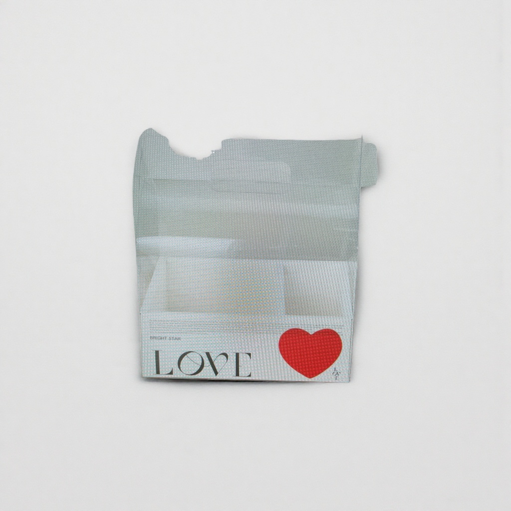 Transparent heart-shaped LOVE gift box, a fashionable and simple love-themed packaging box Application Scenario