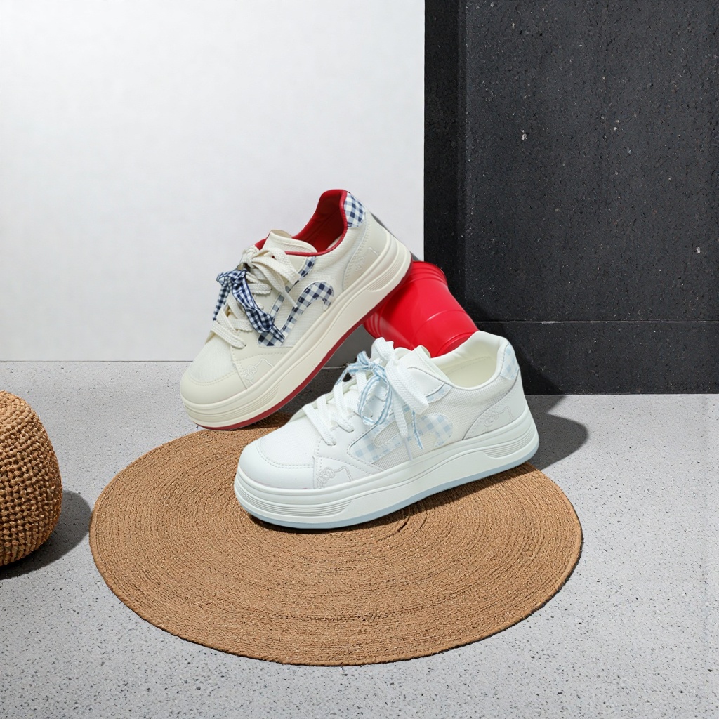 The white sports shoes are breathable, lightweight, versatile and suitable for both men and women in a casual style Application Scenario